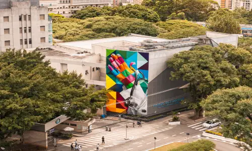 Mural Ciencia e Fe de Eduardo Kobra 2022