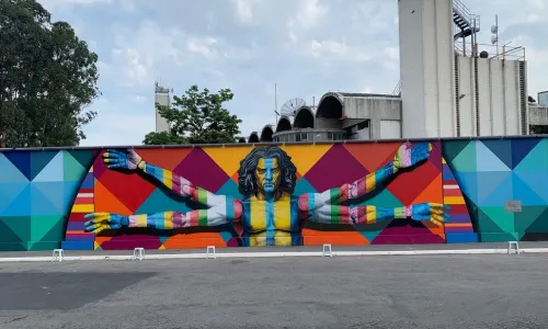 Mural Homem Vitruviano de Eduardo Kobra 2019
